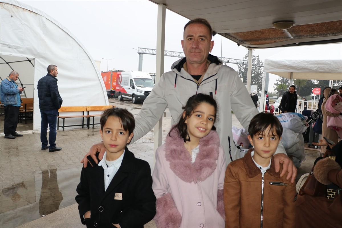 İç savaş sırasında Türkiye'ye sığınan Suriyelilerin 61 yıllık Baas rejiminin devrilmesi sonrasında...