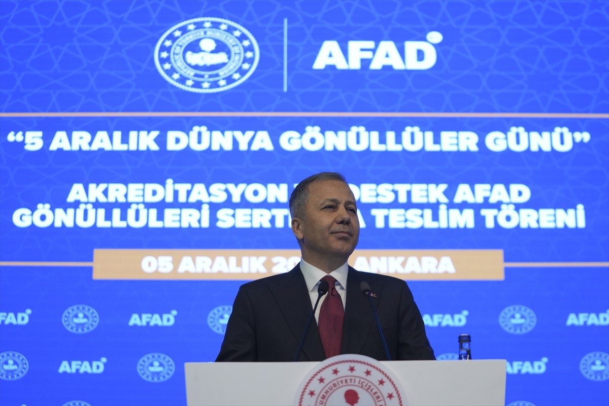 İçişleri Bakanı Ali Yerlikaya, 5 Aralık Dünya Gönüllüler Günü dolayısıyla Afet ve Acil Durum...