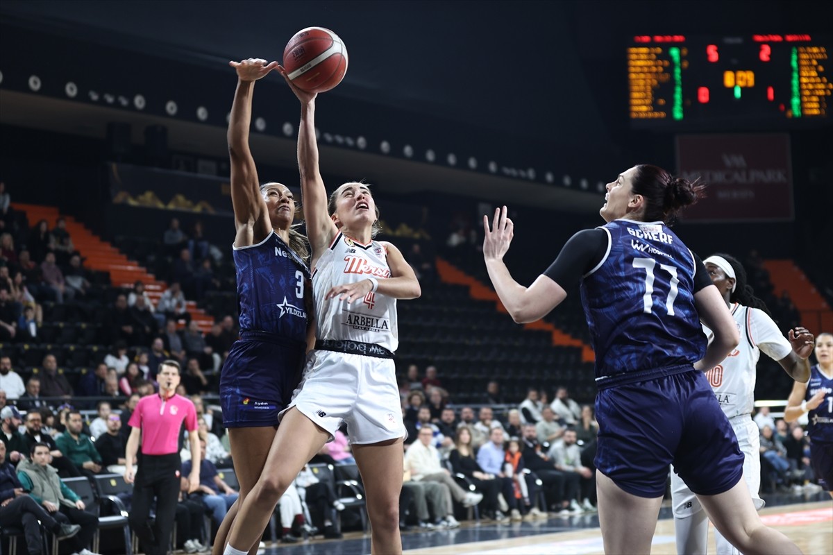 ING Kadınlar Basketbol Süper Ligi'nin 15. haftasında ÇBK Mersin, Servet Tazegül Spor Salonu'nda...