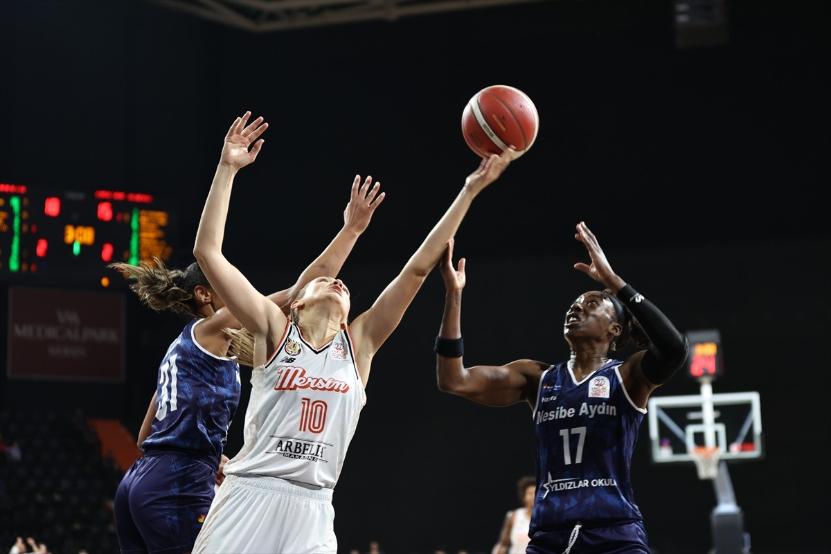 ING Kadınlar Basketbol Süper Ligi'nin 15. haftasında ÇBK Mersin, Servet Tazegül Spor Salonu'nda...