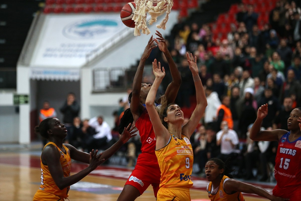 ING Kadınlar Basketbol Süper Ligi'nin 15. haftasında Melikgazi Kayseri Basketbol ile BOTAŞ, Kadir...