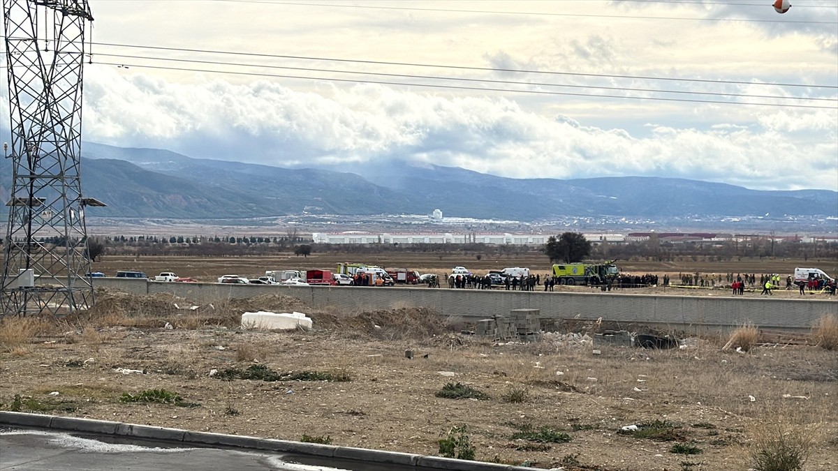 Isparta'da eğitim uçuşu sırasında bir askeri helikopter düştü