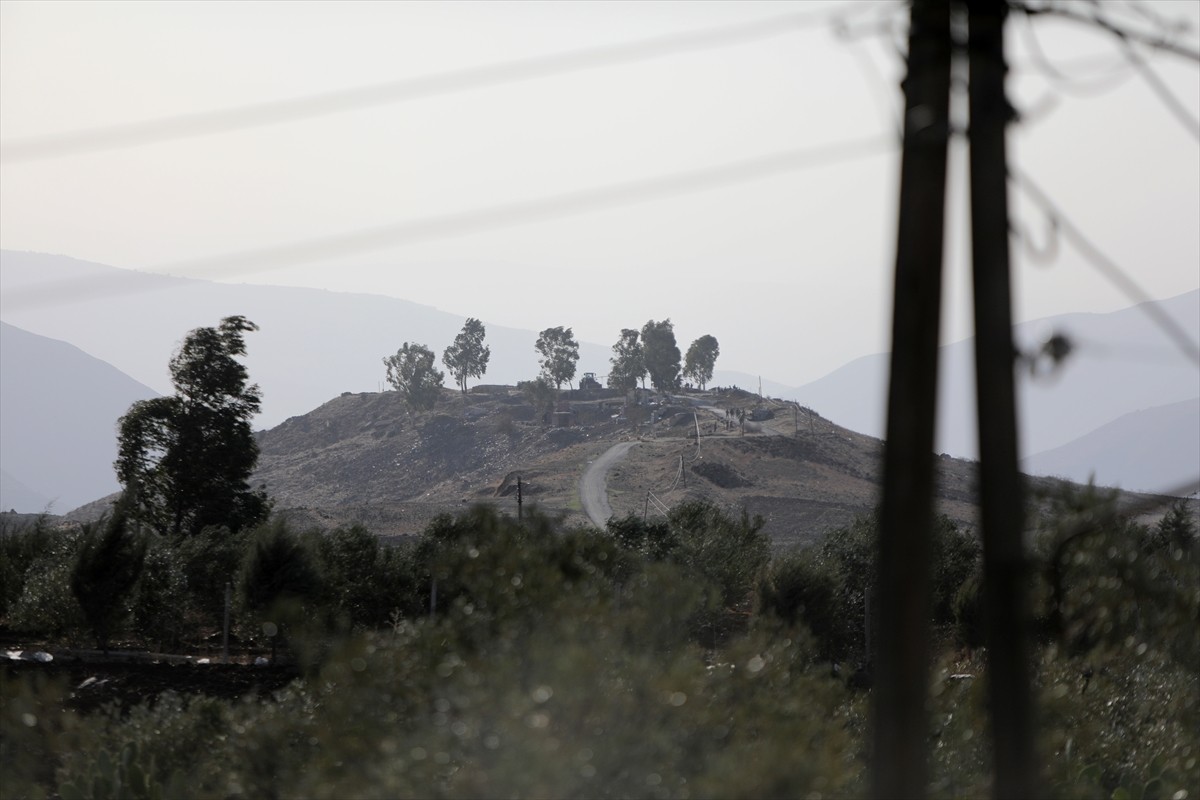 İsrail, Baas rejiminin devrildiği Suriye'nin Dera kentindeki Yermuk havzasında yer alan 2 köyü...