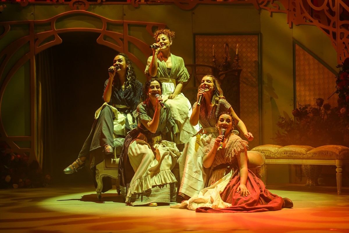 İstanbul'da, yazar Jane Austen'in 200 yıllık "Pride and Prejudice (Gurur ve Önyargı)" romanından...