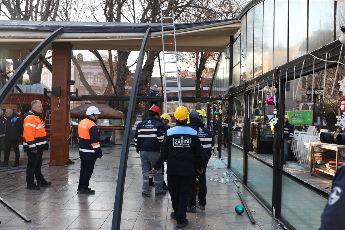 İstanbul Büyükşehir Belediyesi (İBB), Fatih'te Sirkeci Garı ile iskele arasında bulunan tarihi...