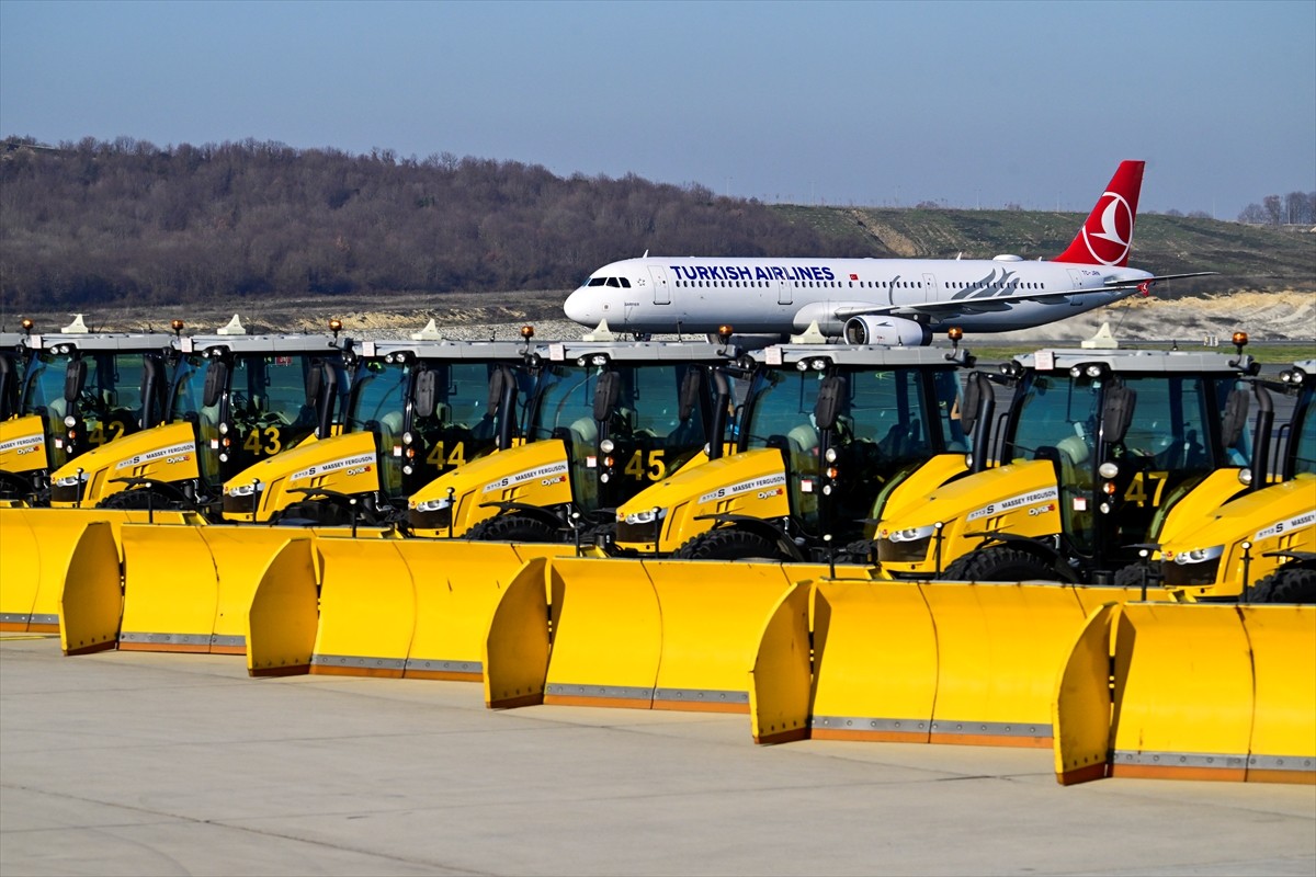 İstanbul Havalimanı, 404 kişilik personel ve 179 araçlık filosuyla çetin kış şartlarına karşı...