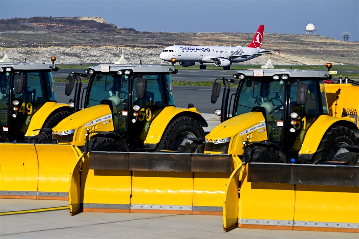 İstanbul Havalimanı, 404 kişilik personel ve 179 araçlık filosuyla çetin kış şartlarına karşı...
