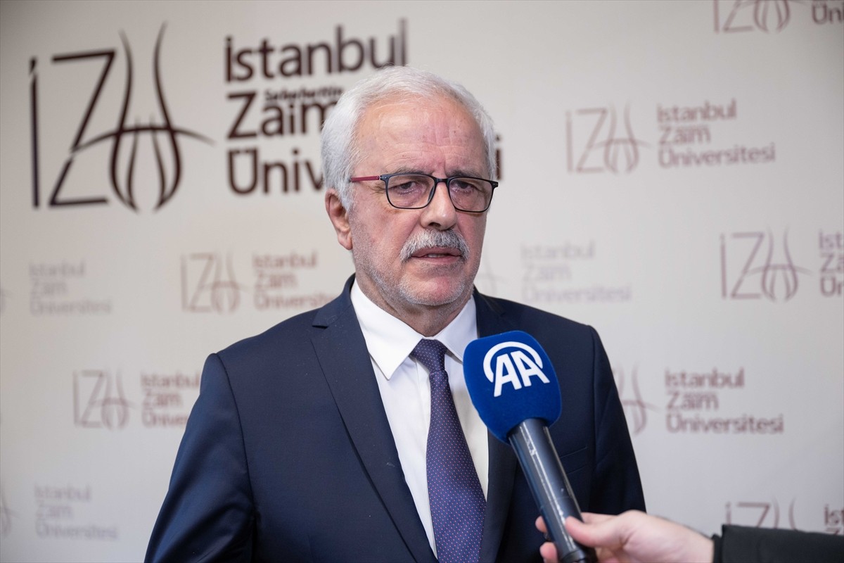  İstanbul Sabahattin Zaim Üniversitesi (İZÜ) Rektörü Prof. Dr. Ahmet Cevat Acar, yüksek lisans...