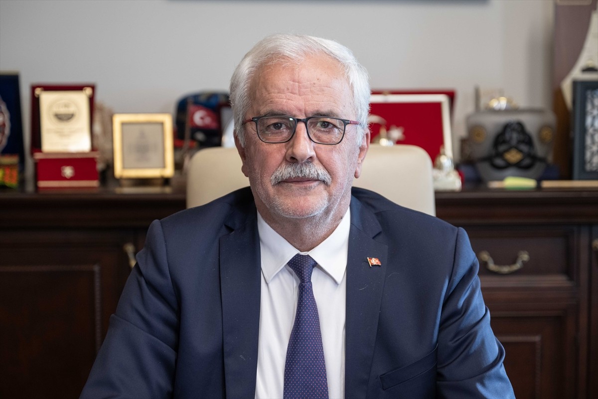  İstanbul Sabahattin Zaim Üniversitesi (İZÜ) Rektörü Prof. Dr. Ahmet Cevat Acar, yüksek lisans...