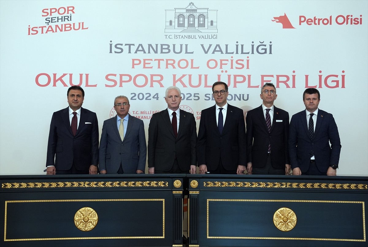 İstanbul Valiliği ile Petrol Ofisi arasındaki "Okul Spor Kulüpleri Ligi" sponsorluk anlaşmasının...