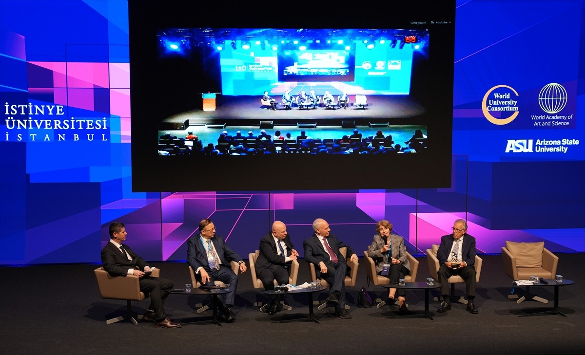 İstinye Üniversitesinin ev sahipliğinde düzenlenen 7. Uluslararası Geleceğin Eğitimi Konferansı...