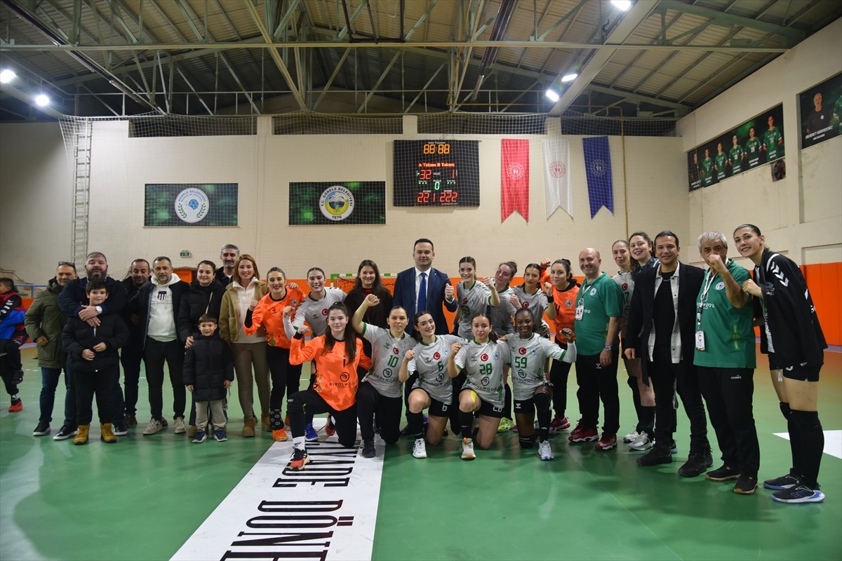 Kadınlar Hentbol Süper Lig'in 9. hafta maçında Görele Belediyespor sahasında Ortahisar...