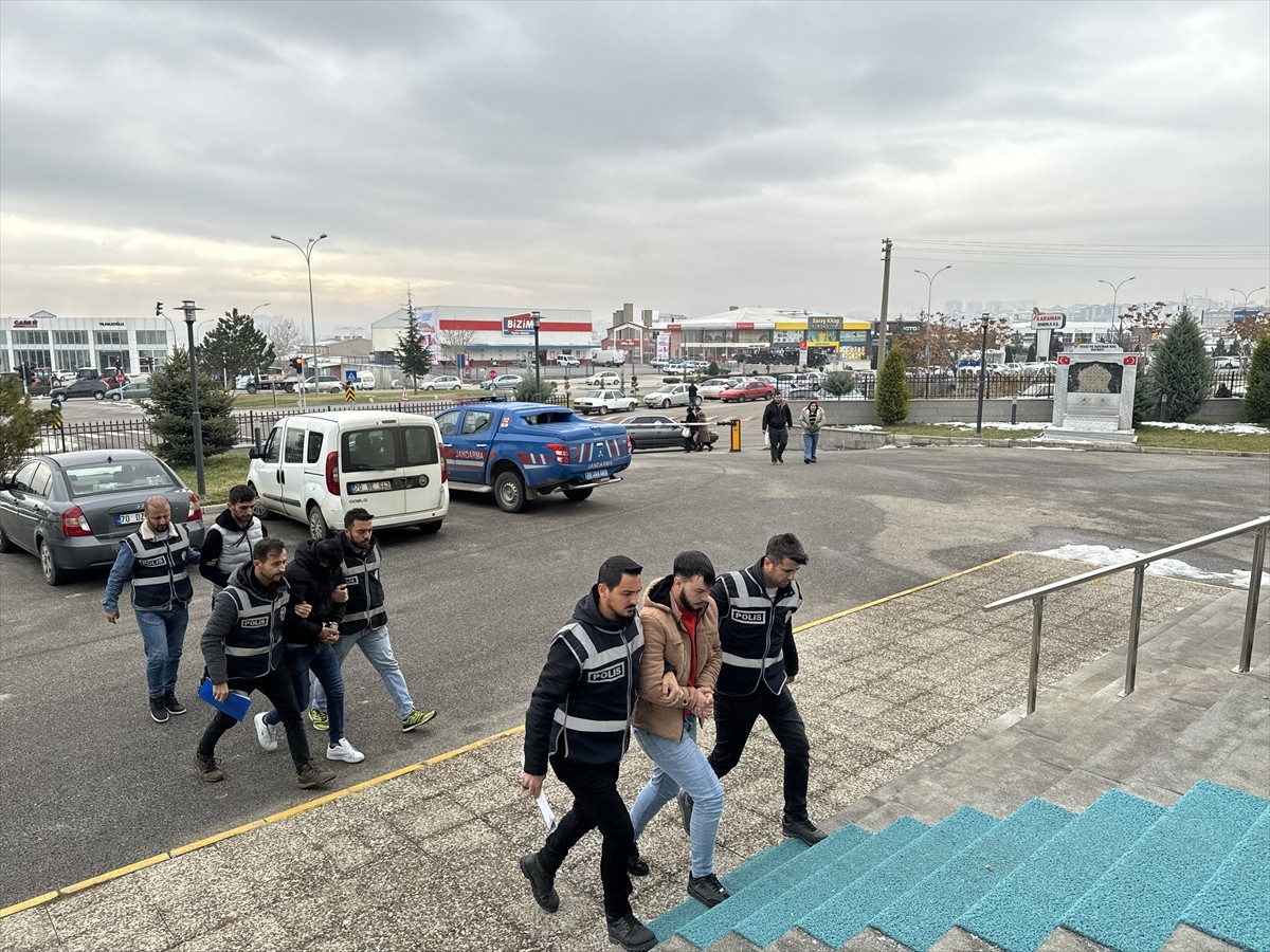 Karaman'da düzenlenen dolandırıcılık operasyonunda gözaltına alınan 3 şüpheli tutuklandı.