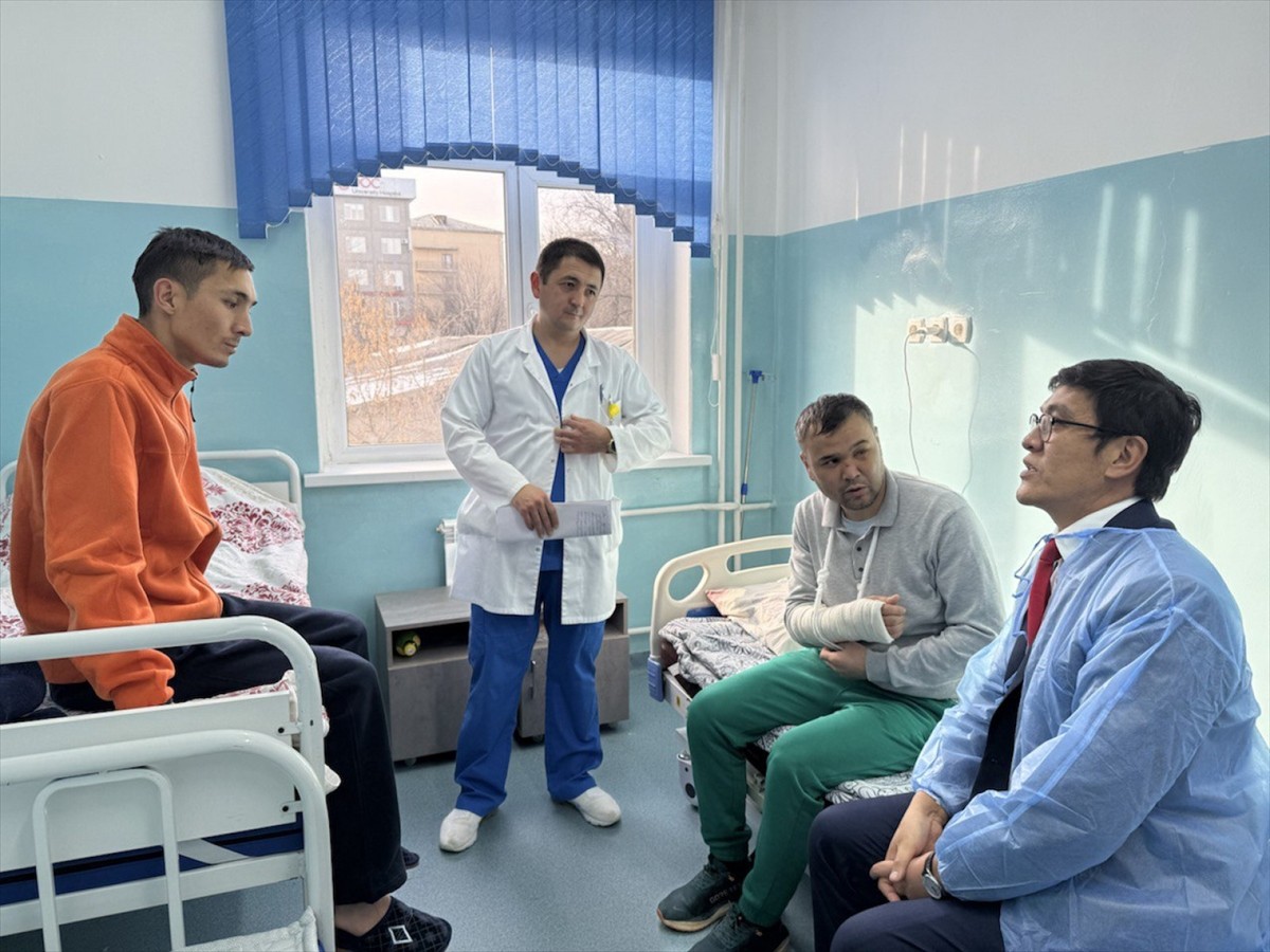 Kazakistan'da düşen Azerbaycan Hava Yolları'na (AZAL) ait uçaktan yaralı kurtulan 3 Kırgızistan...