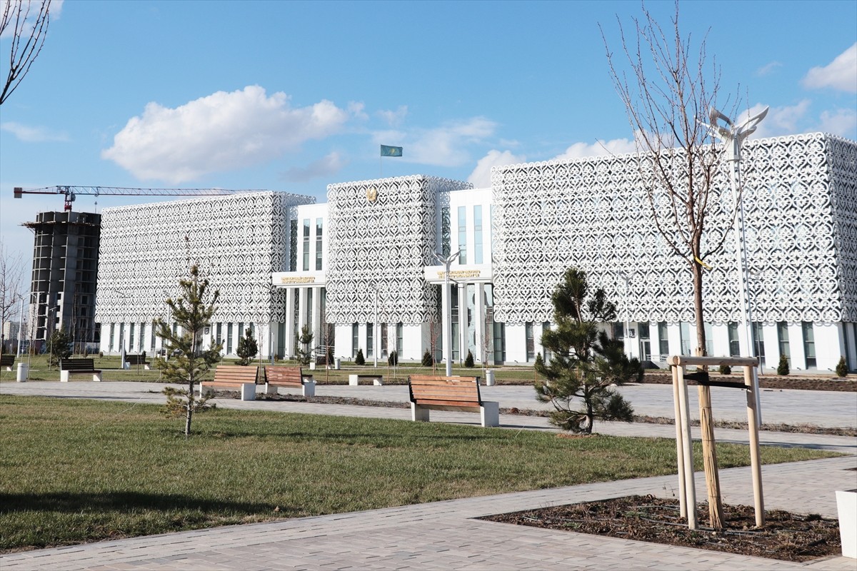 Kazakistan Parlamentosunun alt kanadı Meclis'te "Türk dünyasının manevi başkenti", Hoca Ahmet...