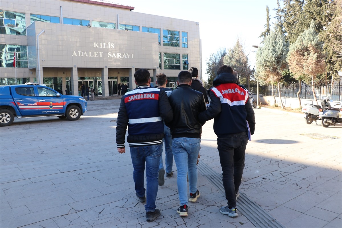 Kilis merkezli 2 ilde terör örgütü PKK/PYD/YPG'ye yönelik operasyonda gözaltına alınan 2 zanlı...