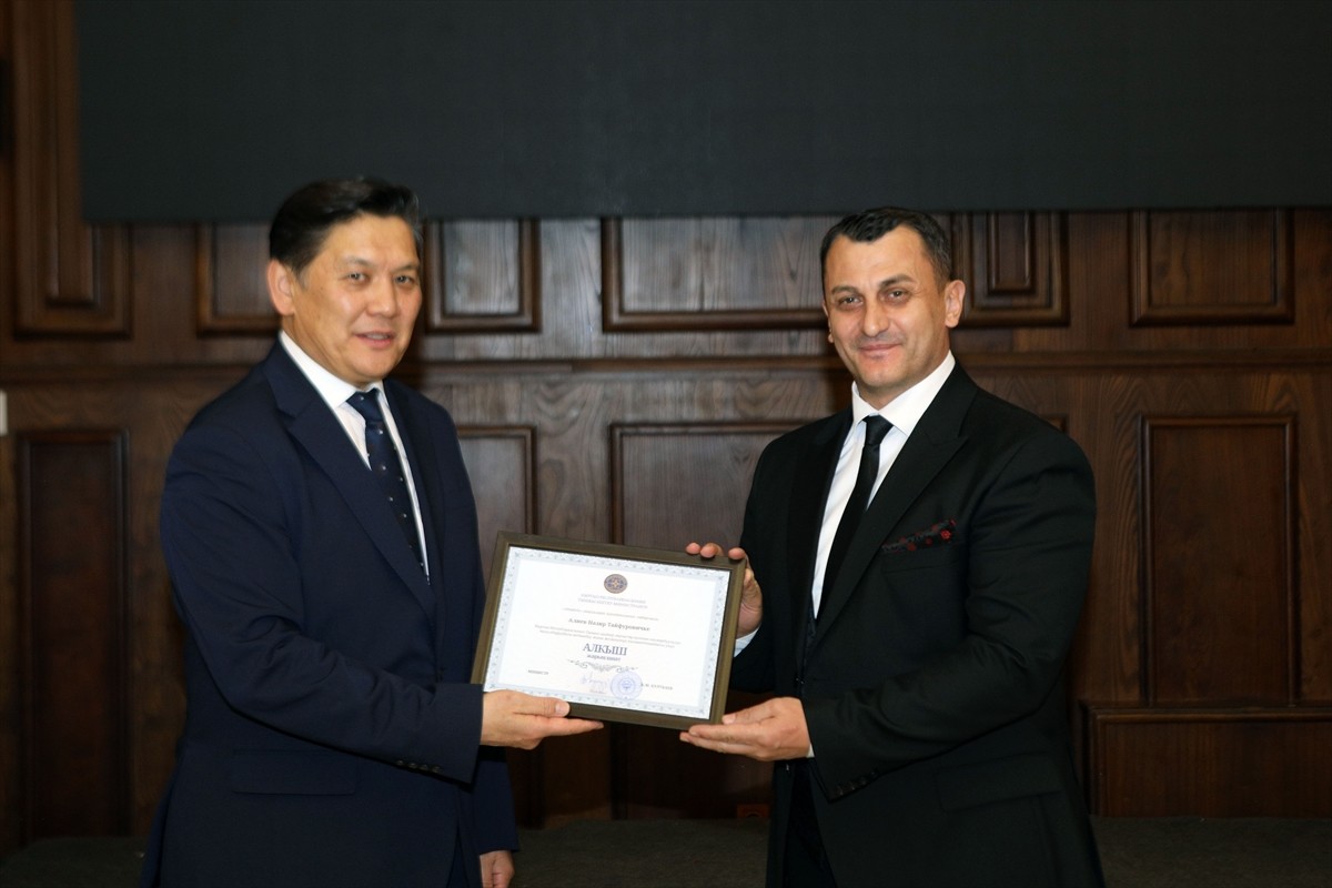 Kırgızistan Dışişleri Bakanlığınca Anadolu Ajansına (AA) teşekkür belgesi verildi. Kırgızistan...