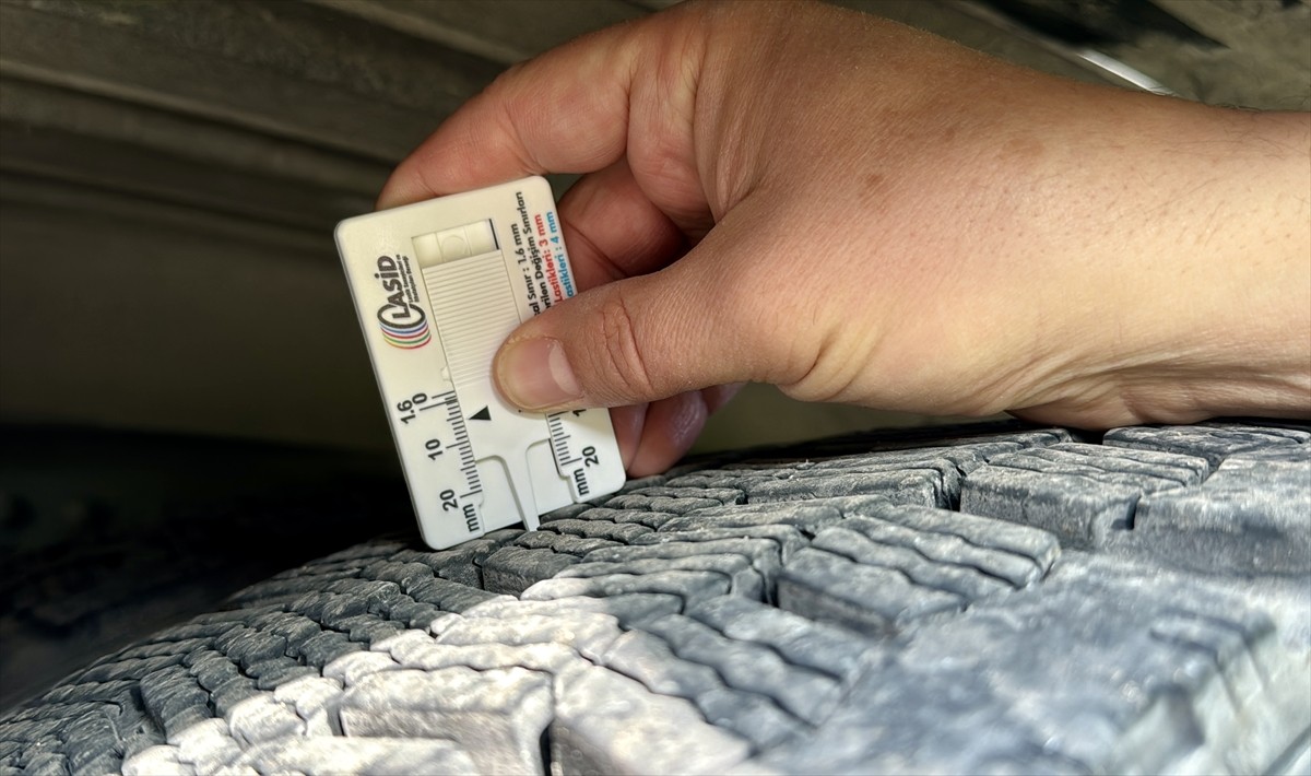 Kırşehir'de, şehirler arası yük ve yolcu taşıyan ticari araçlar için zorunlu kış lastiği...