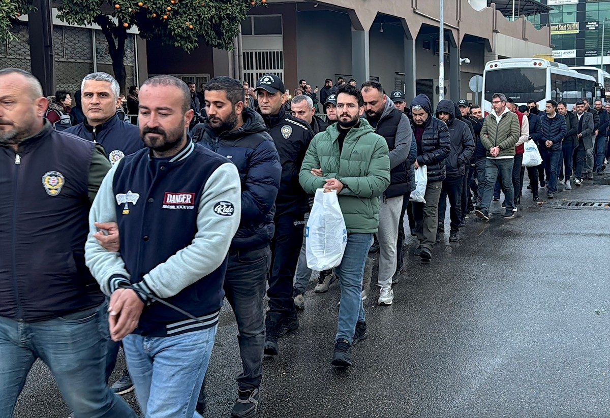 Mersin Gümrük İdaresi çalışanlarına yönelik soruşturma kapsamında düzenlenen "Zincir"...