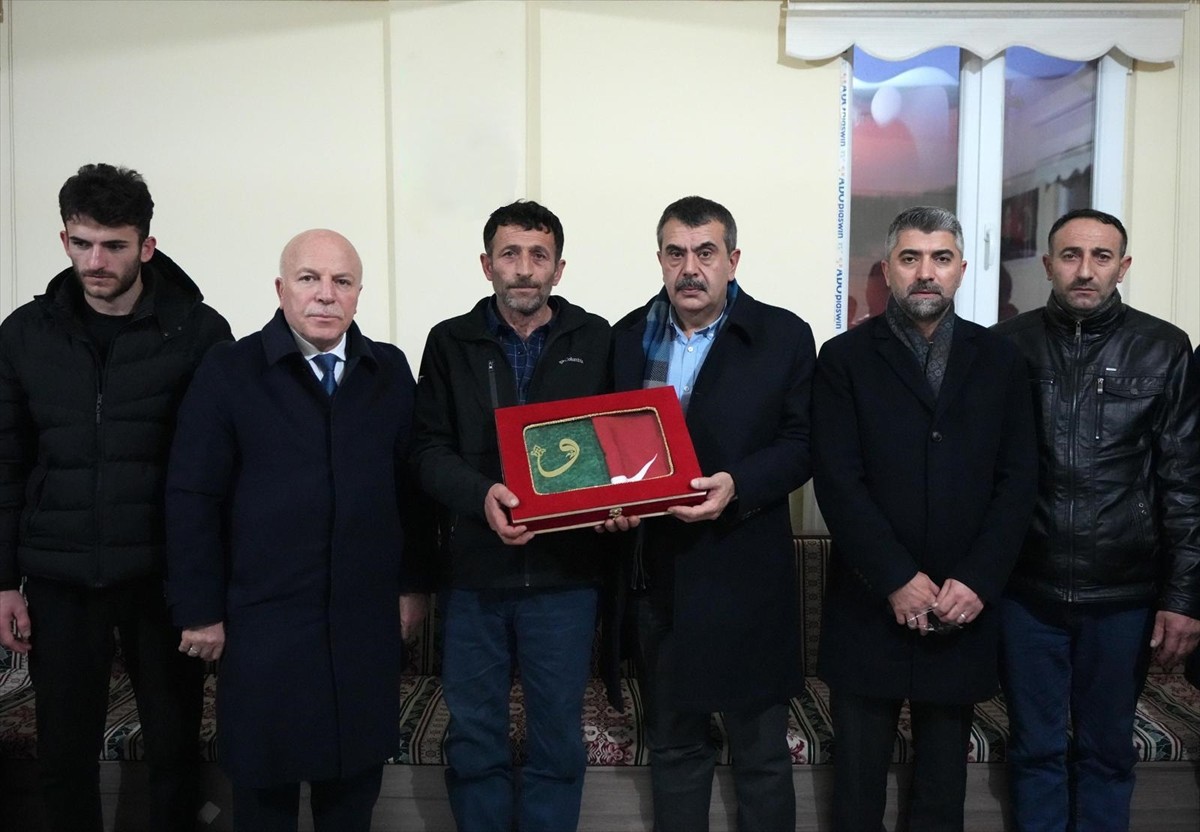 Milli Eğitim Bakanı Yusuf Tekin, Isparta'da meydana gelen helikopter kazasında şehit olan Astsubay...