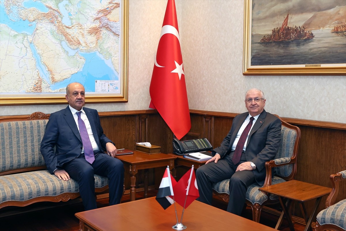 Milli Savunma Bakanı Yaşar Güler, Ankara'ya ziyaret gerçekleştiren Irak Savunma Bakanı Sabit...