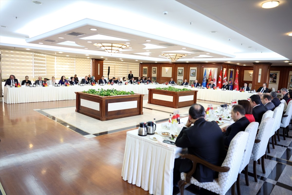 Milli Savunma Bakanı Yaşar Güler, Milli Savunma Bakanlığında medya temsilcilerine yönelik Yıllık...