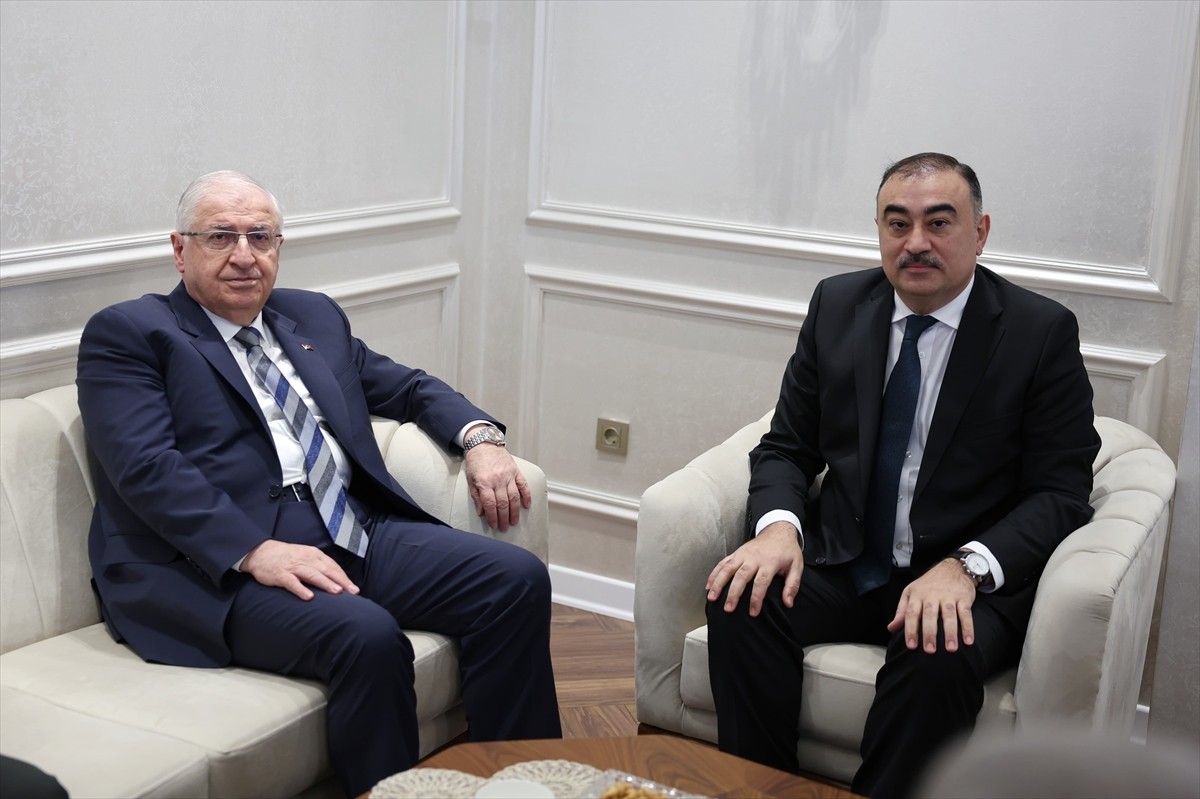 Milli Savunma Bakanı Yaşar Güler (solda) ve beraberindeki TSK Komuta Kademesi, Azerbaycan Hava...
