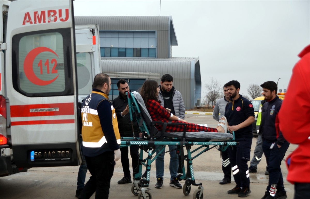 Muş'ta, biri bebek 2 hasta ambulans uçakla Ankara'ya sevk edildi.