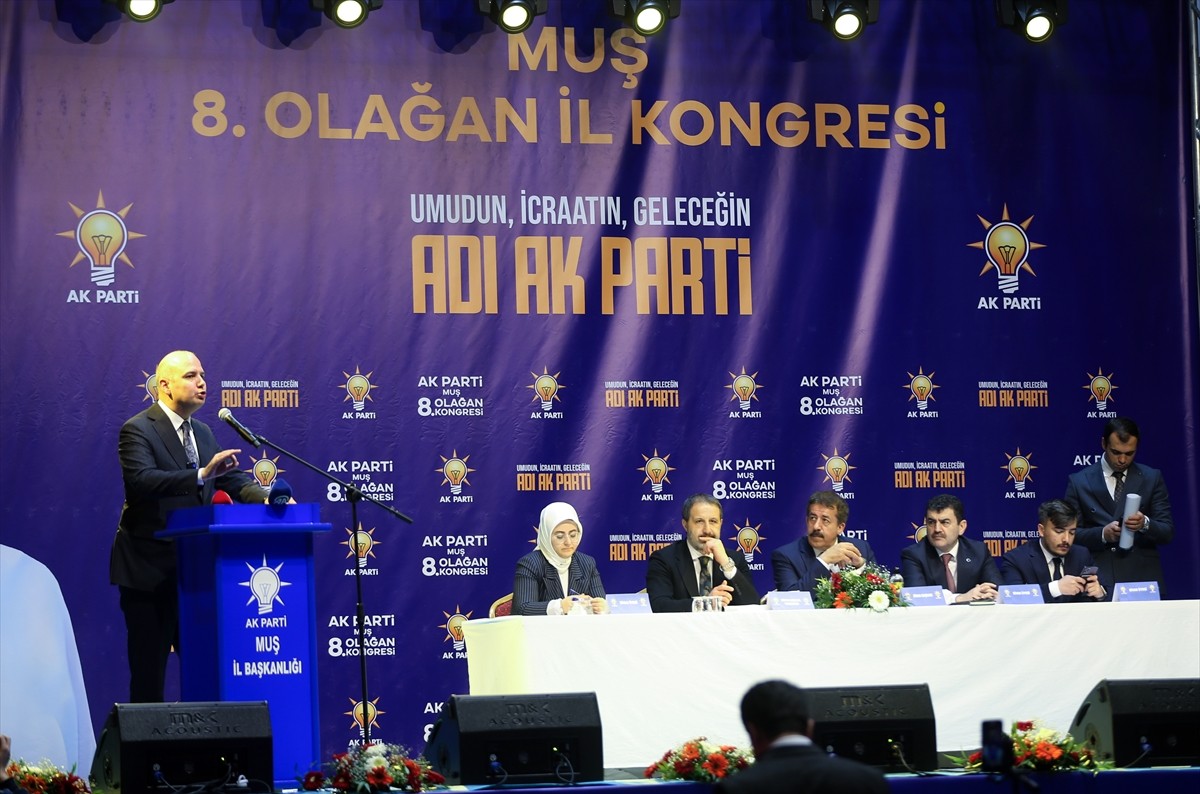 Muş'ta Yeni Spor Salonu'nda, AK Parti Muş 8. Olağan İl Kongresi düzenlendi.