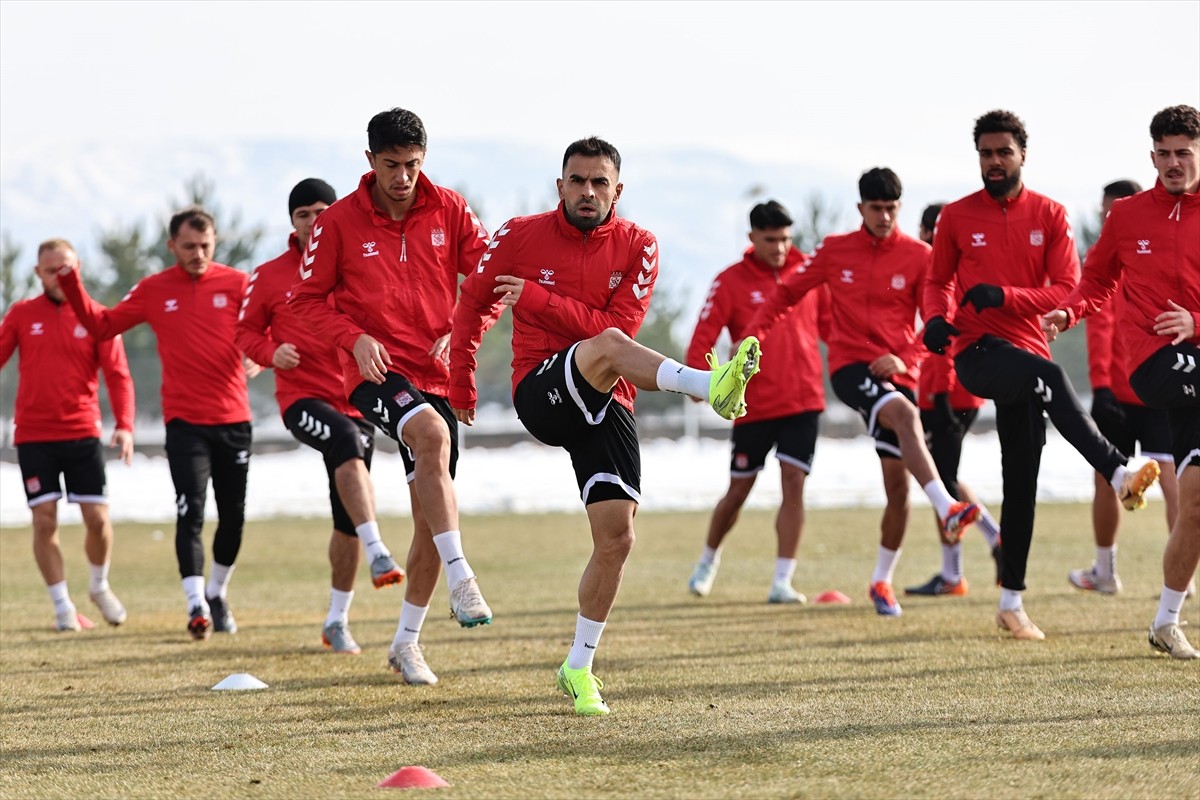 Net Global Sivasspor, Trendyol Süper Lig'in 15. haftasında evinde Galatasaray ile oynayacağı maçın...