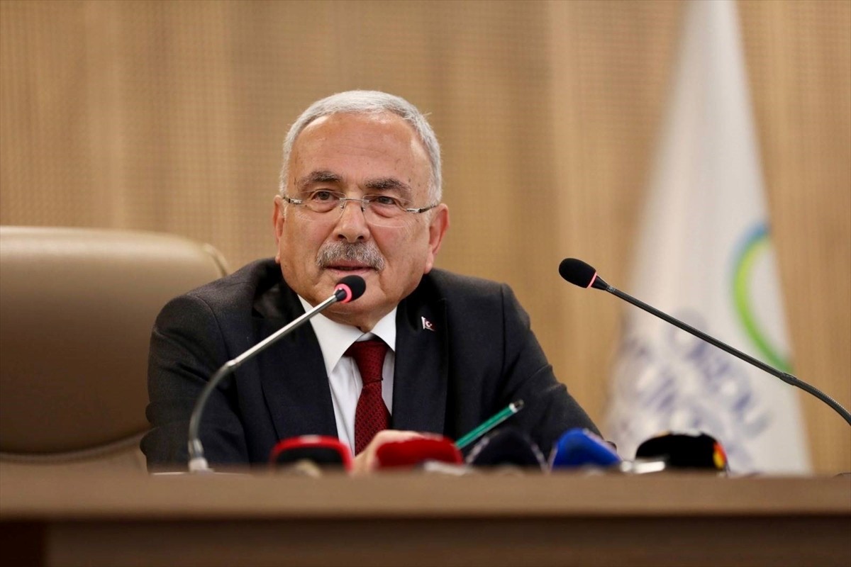 Ordu'da, Kovid-19 salgını döneminde yemek ulaştırılan bir vatandaşla diyalogu sırasında çekilen...