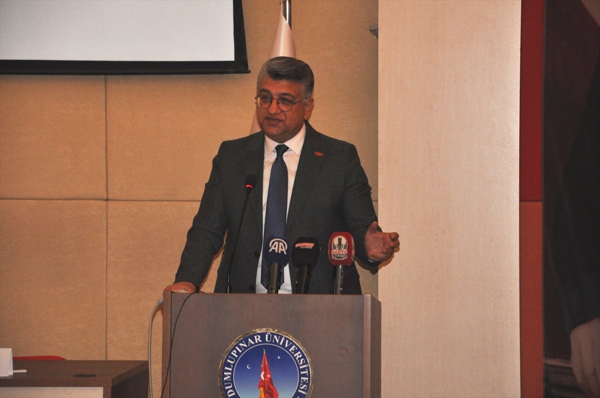 "Karpuz Kabuğundan Gemiler Yapmak" filminin ödüllü yönetmeni Ahmet Uluçay'ın vefatının 15'inci...