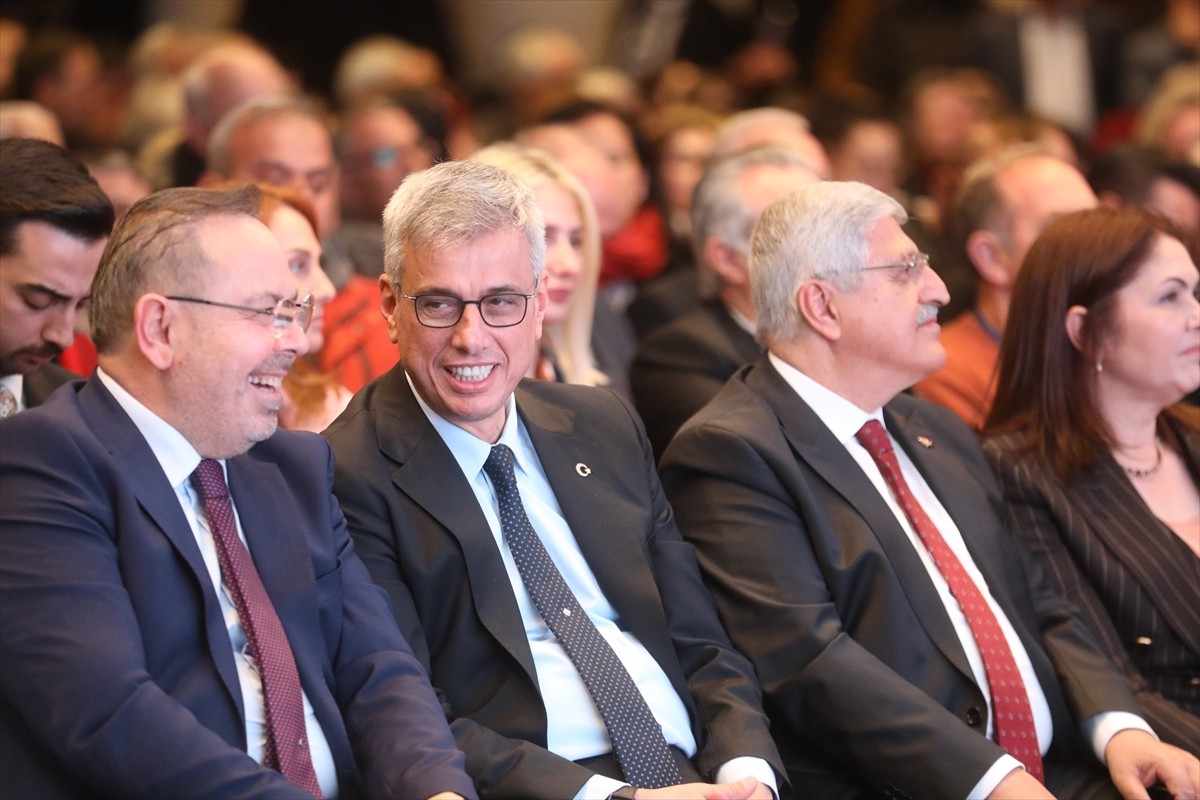 Sağlık Bakanı Kemal Memişoğlu, Edirne'de bir otelde düzenlenen AK Parti Edirne 8. Olağan İl...