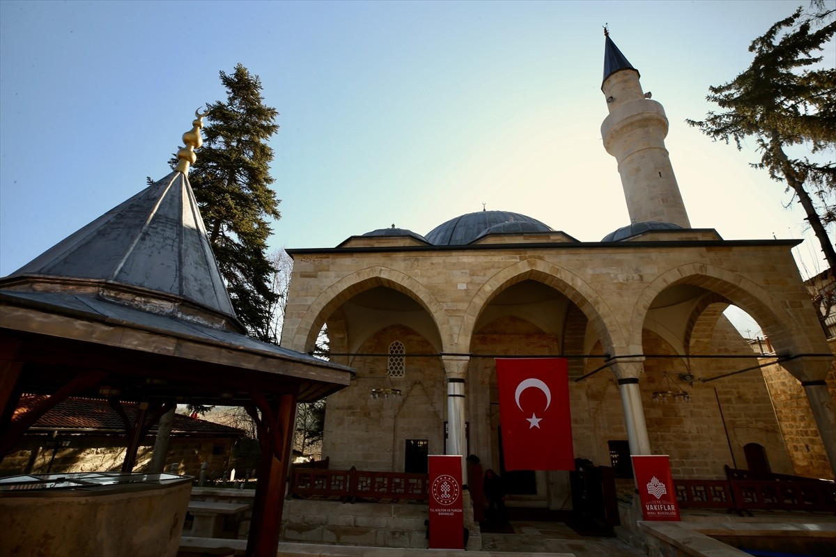 Sakarya'nın Taraklı ilçesinde restorasyonu tamamlanan tarihi Yunus Paşa Camisi yeniden ibadete...
