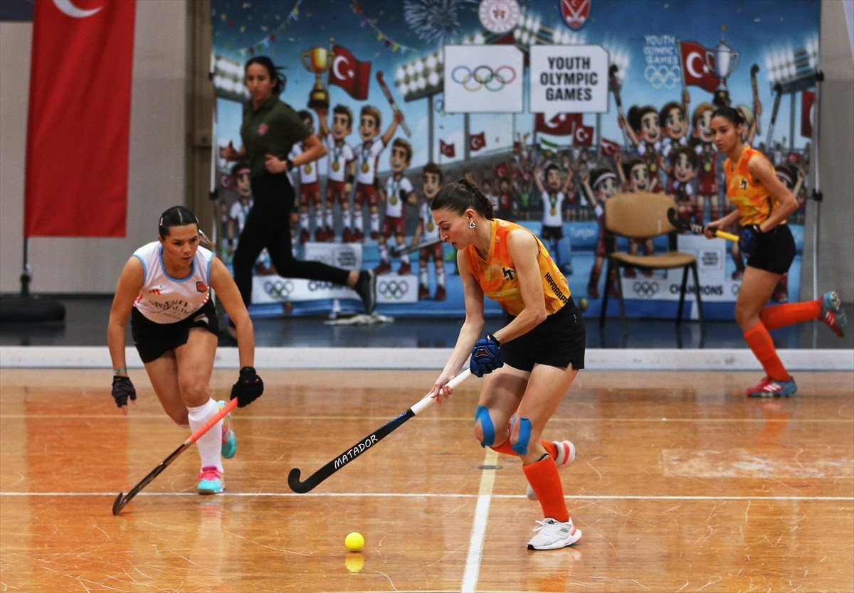 Salon Hokeyi Kadınlar Süper Lig maçları, Antalya'nın Alanya ilçesinde gerçekleştirildi. Atatürk...