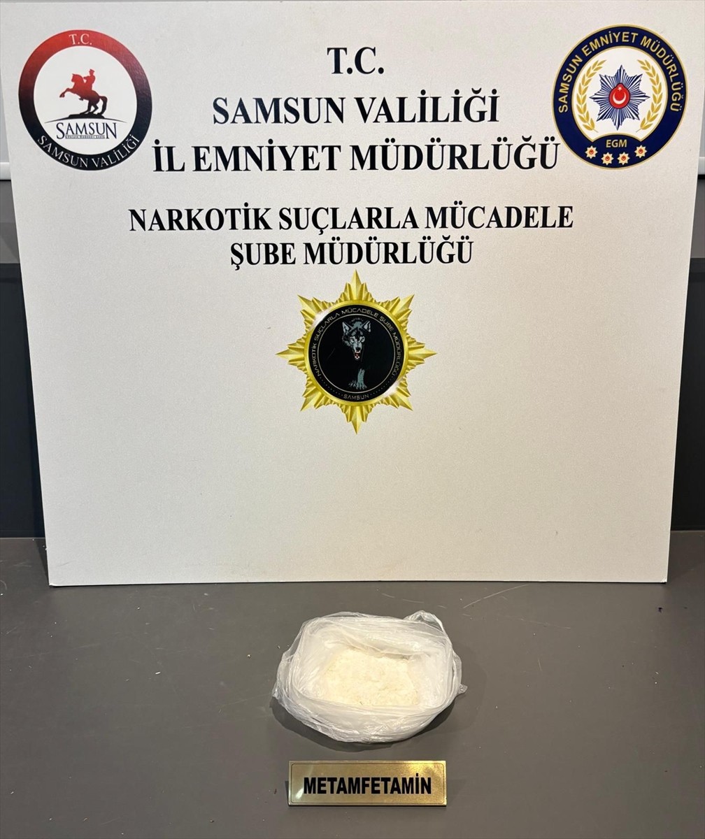 Samsun'un İlkadım ve Canik ilçelerinde düzenlenen uyuşturucu operasyonunda 8 şüpheli gözaltına...
