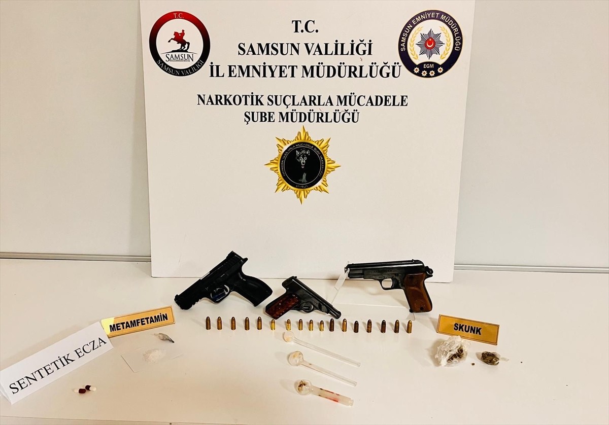 Samsun'un merkez Atakum ilçesinde düzenlenen uyuşturucu operasyonunda 4 şüpheli gözaltına alındı....