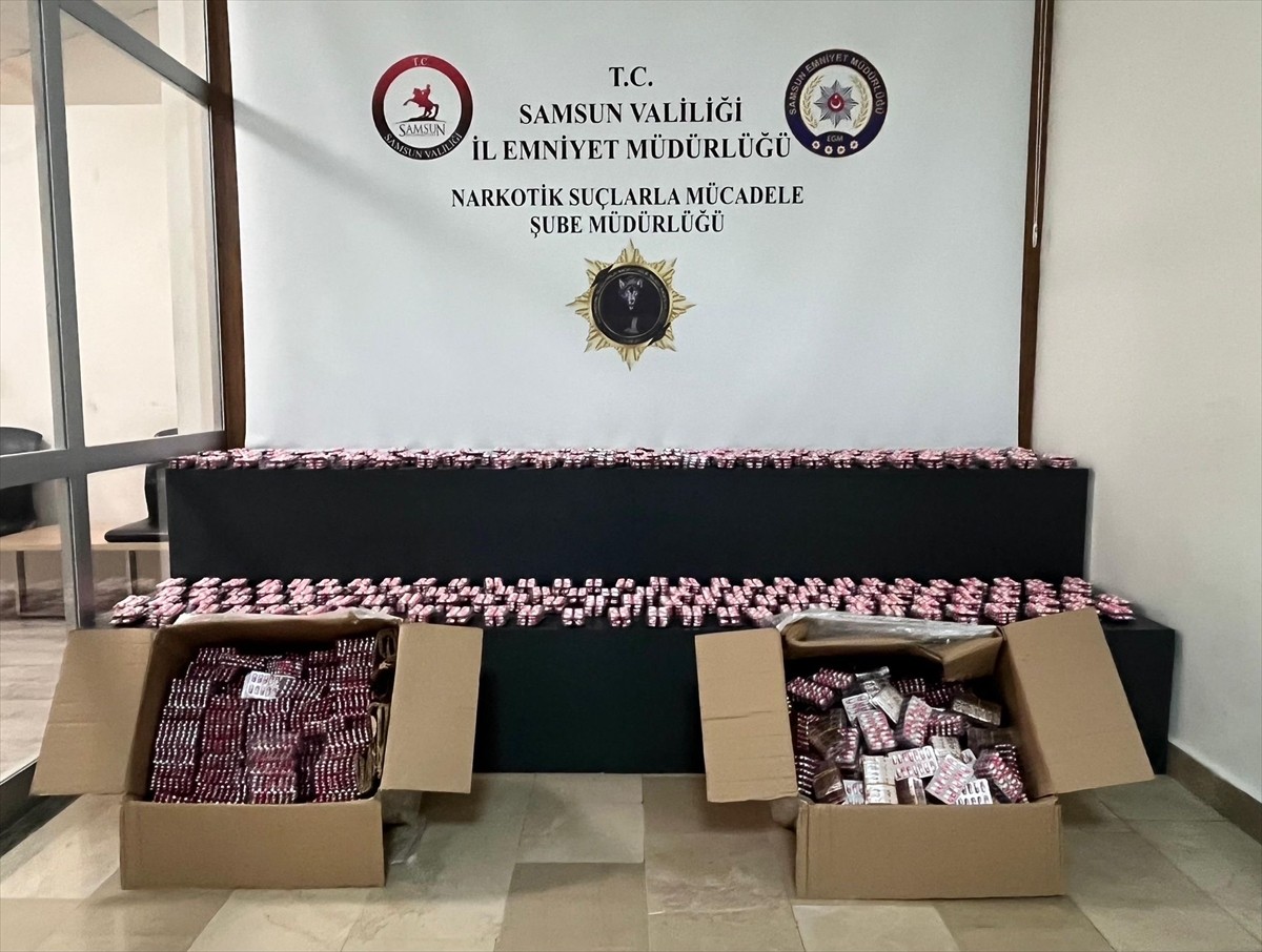 Samsun'un merkez Atakum ve İlkadım ilçelerinde düzenlenen uyuşturucu operasyonunda 35 bin 264...
