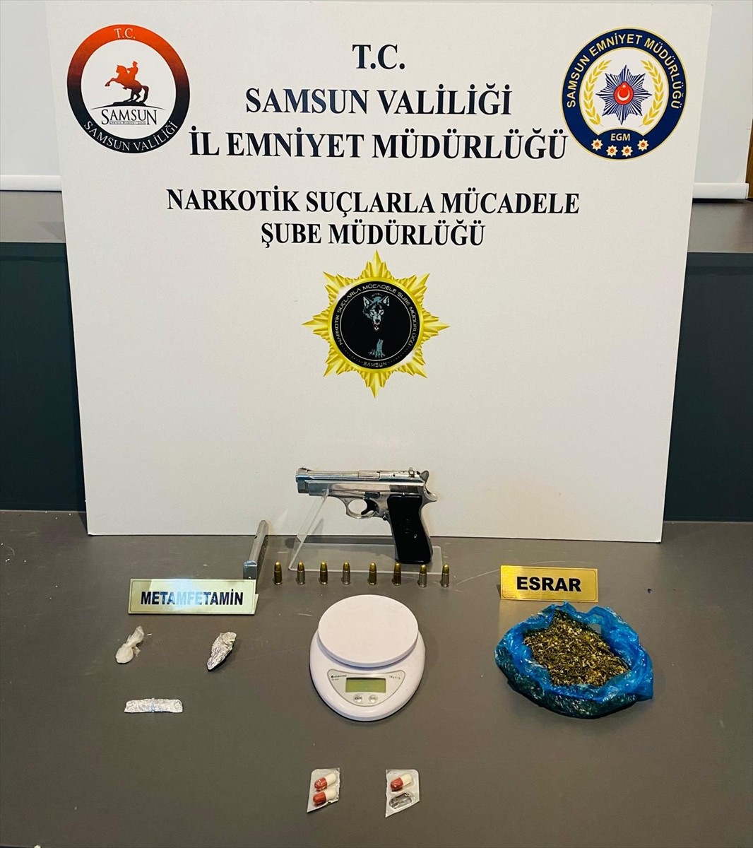 Samsun'un merkez Canik ilçesinde düzenlenen uyuşturucu operasyonunda 3 şüpheli gözaltına alındı....