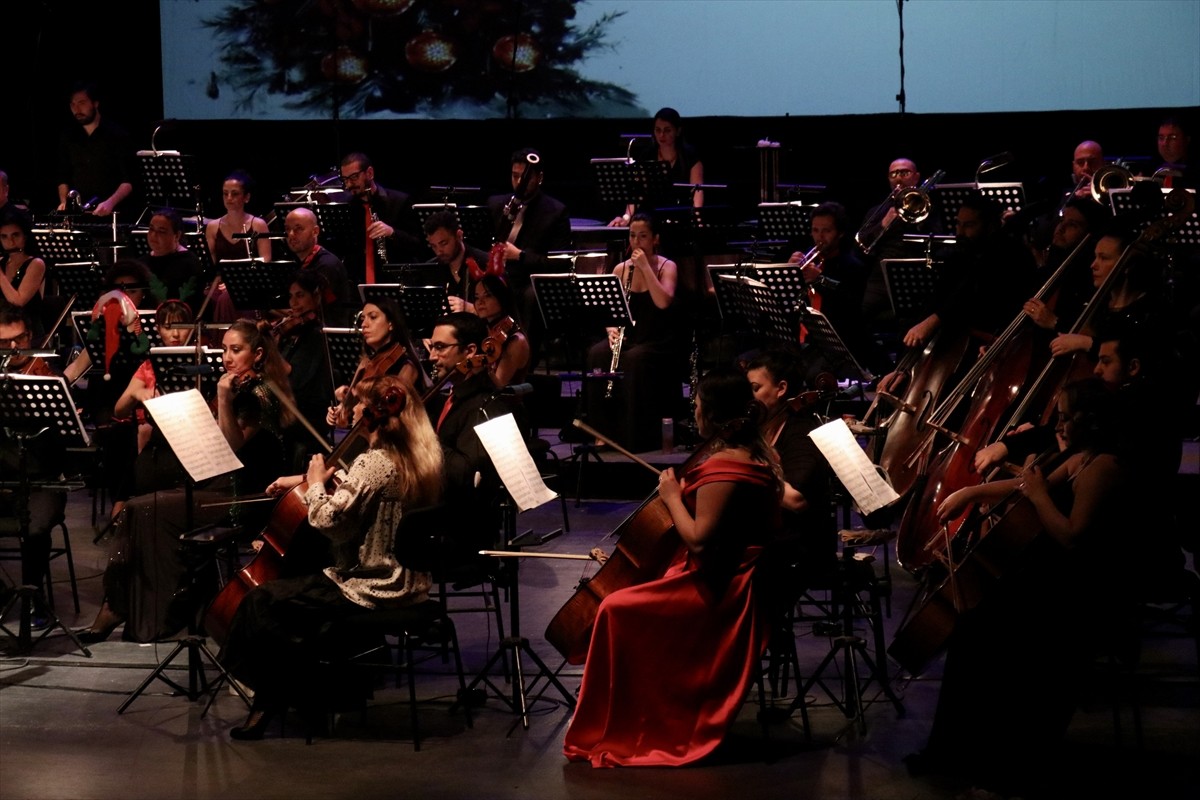 Samsun Devlet Opera ve Balesi (SAMDOB), "Yeni Yıl Konseri" düzenledi. Atatürk Kültür Merkezi Aydın...