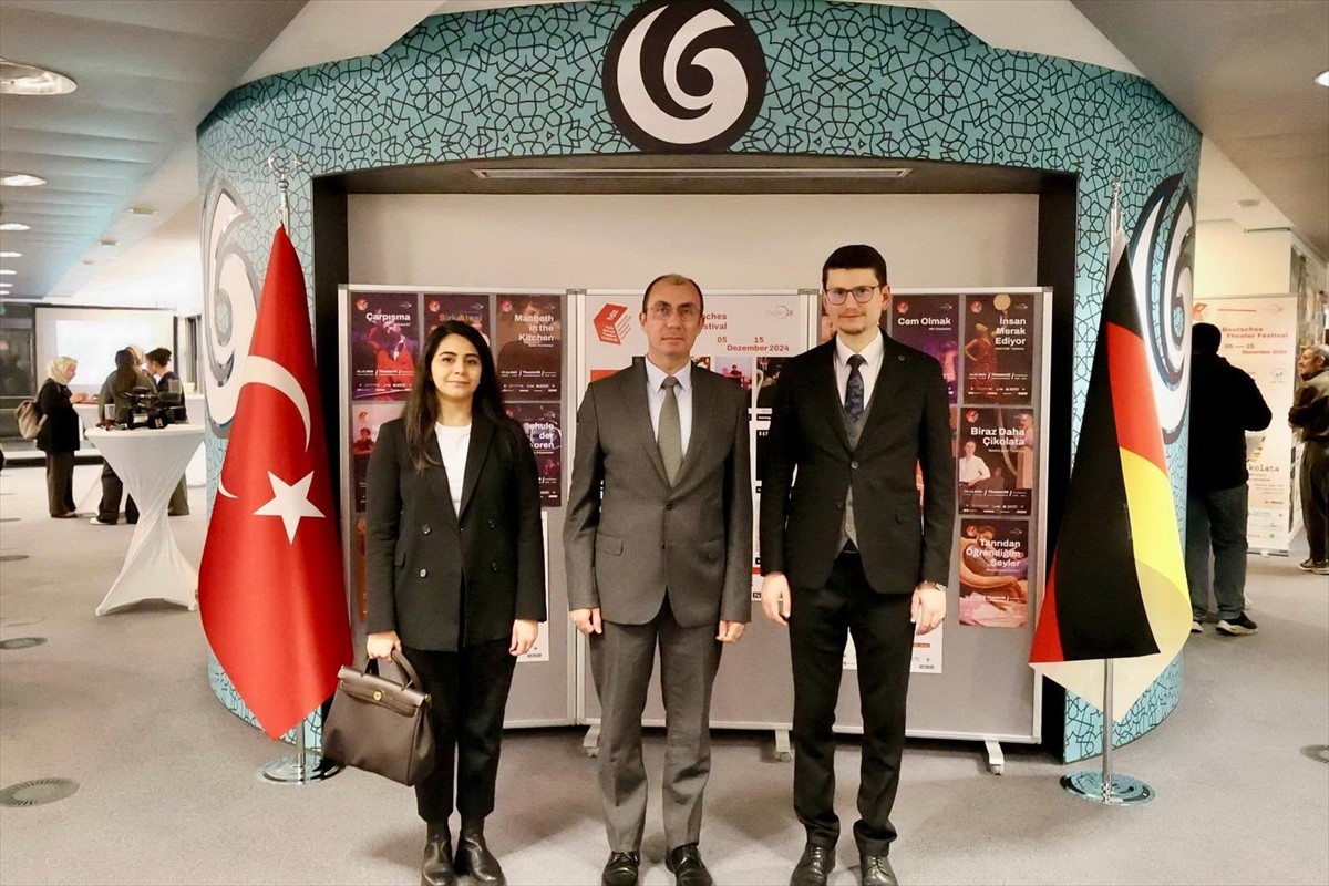 Sekizinci Türk-Alman Tiyatro Festivali'nin açılış resepsiyonu, Berlin Yunus Emre Enstitüsü'nde...