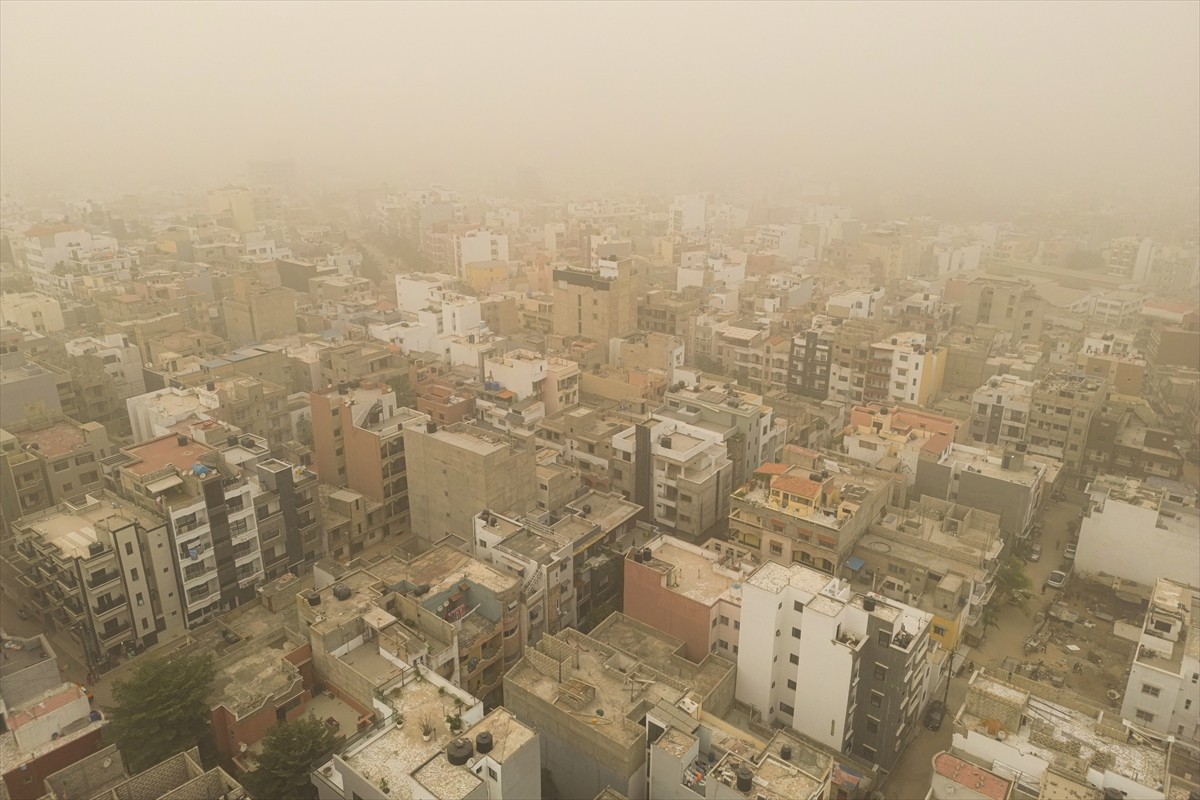 Senegal'de, Sahra Çölü'nden gelen ve ülkenin neredeyse tamamında etkili olan toz bulutları...