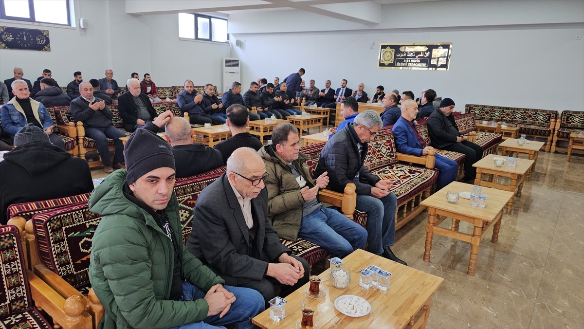 Siirt'te motosiklet sürücüsünün yaşamını yitirdiği kaza anı güvenlik kamerasınca kaydedildi. Harun...