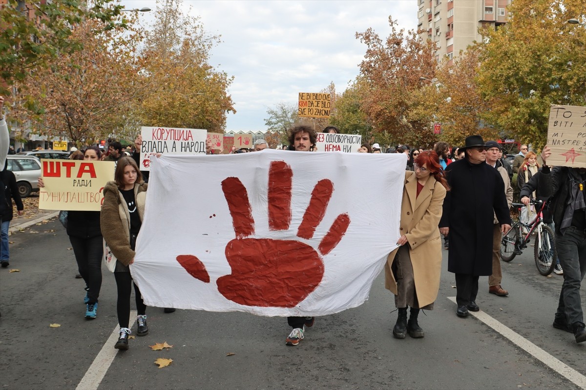 Sırbistan'ın kuzeyindeki Novi Sad'da bulunan tren istasyonunda 15 kişinin ölümüne yol açan kazanın...