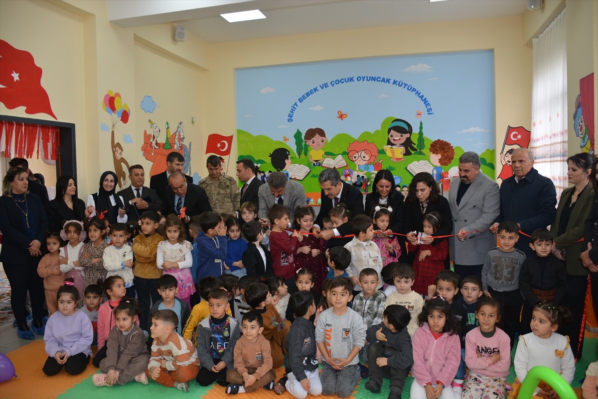 Şırnak'ın Silopi ilçesinde, PKK'lı teröristlerin düzenlediği saldırılarda hayatını kaybeden bebek...