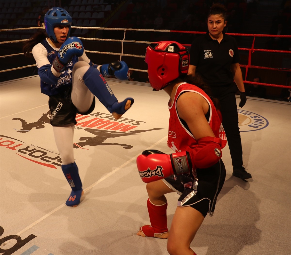 Spor Toto Muaythai Süper Ligi sezon finali, Sivas'ta gerçekleştirildi. Valilik, belediye, Gençlik...