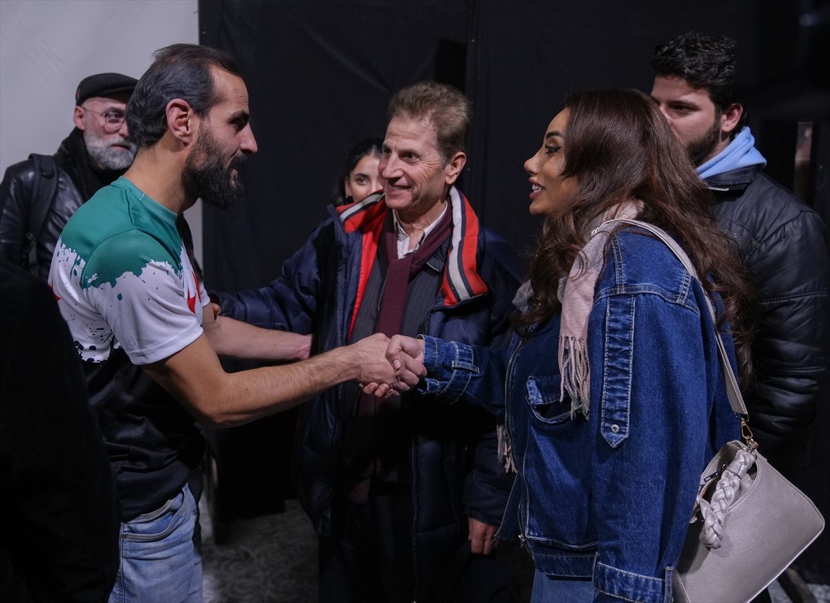 Suriye'de 61 yıllık Baas rejiminin zulmünden Fransa'ya kaçan Suriyeli tiyatro oyuncusu ikiz Malas...