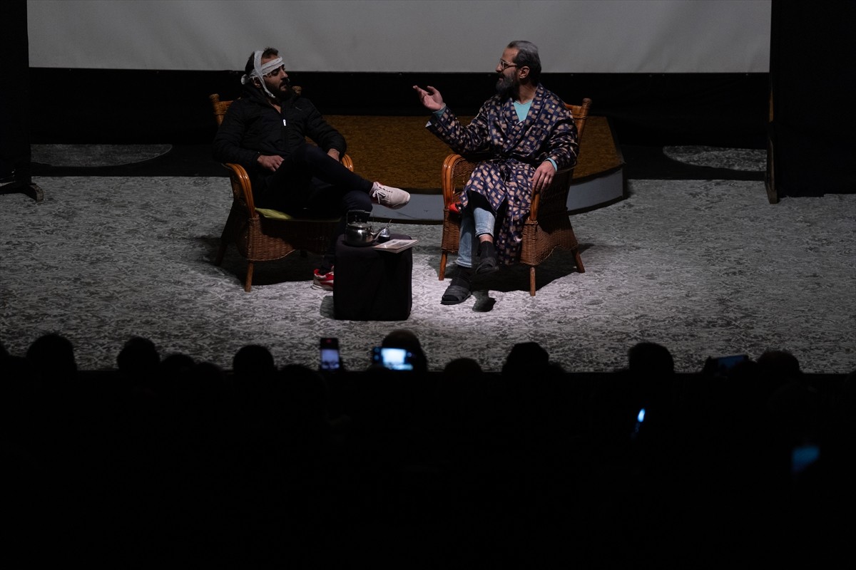 Suriye'de 61 yıllık Baas rejiminin zulmünden Fransa'ya kaçan Suriyeli tiyatro oyuncusu ikiz Malas...