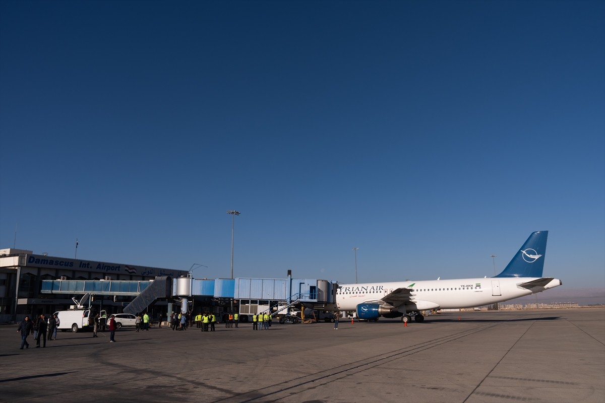 Suriye'de Baas rejiminin devrilmesinin ardından Şam Uluslararası Havalimanı yeniden faaliyete...