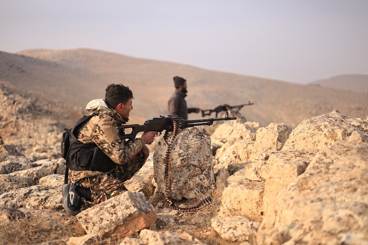 Suriye Milli Ordusu (SMO) güçleri, Özgürlük Şafağı Operasyonu kapsamında kurtardığı Münbiç...